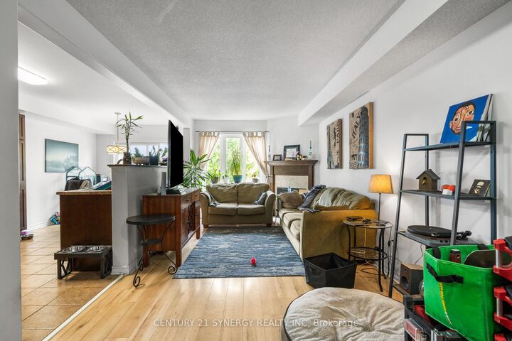 Property Photo: 148 Talltree Crescent ON K2S 0B1