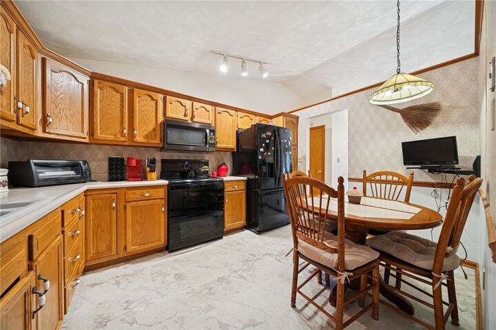 Property Photo: 100 Rose Ct PA 15626