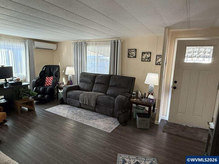 Property Photo: 2232 42nd (#205) Av SE #205 OR 97317