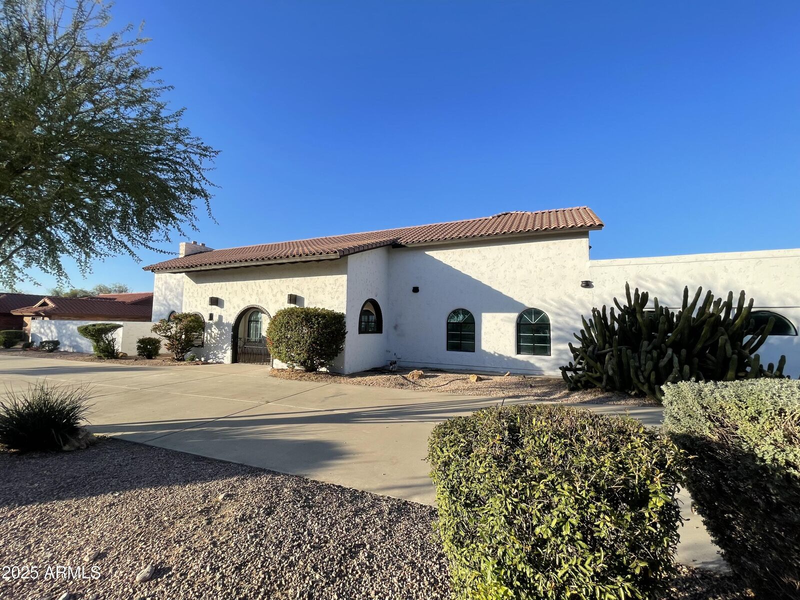 Property Photo: 8200 W Orangewood Avenue AZ 85303