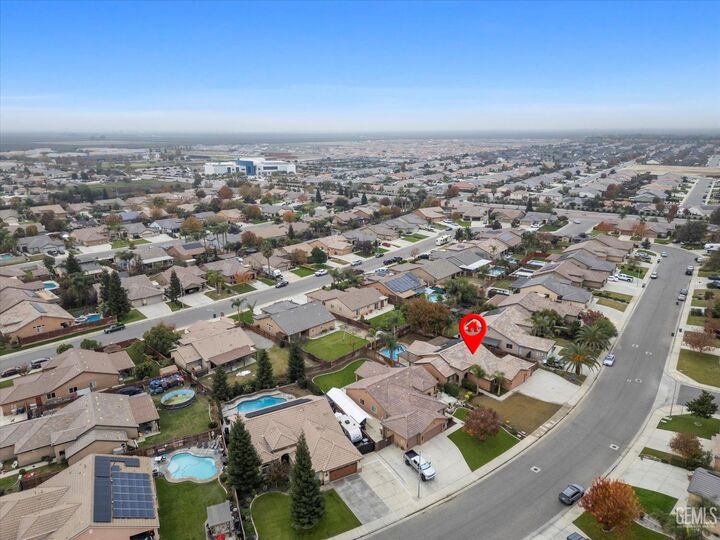 Property Photo:  9415 Meadow Falls Drive  CA 93311 
