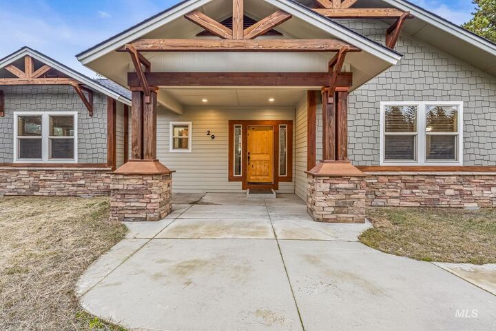 Property Photo: 29 Pointe At Goldfork Ct. ID 83615-0000