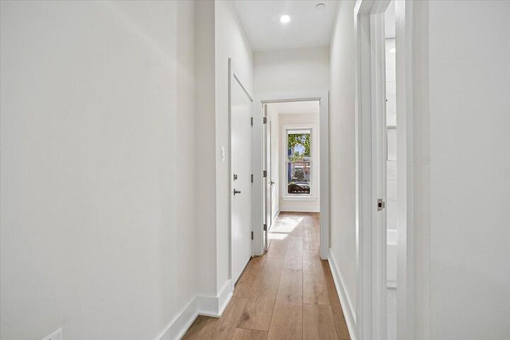 Property Photo:  329 16th Street SE 1  DC 20003 