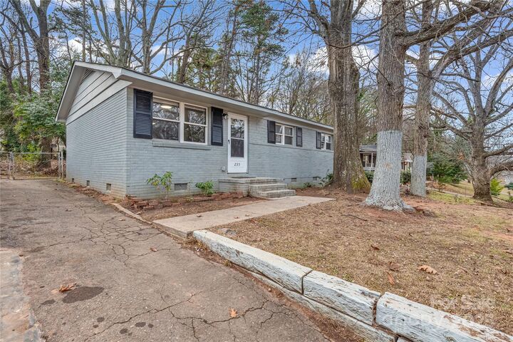 Property Photo:  235 Edgegreen Drive  NC 28217 