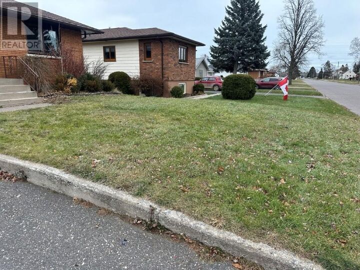 Property Photo:  2637 Ridgeway Street E  ON P7E 5K4 