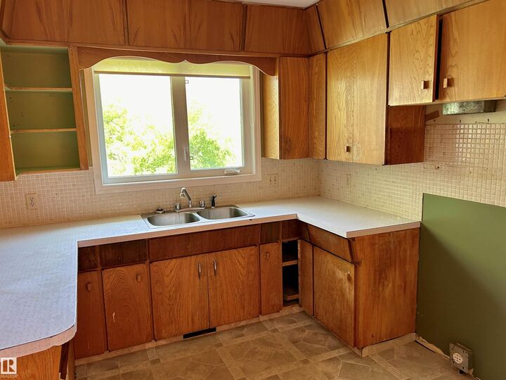 Property Photo:  5033 48 Avenue  AB T0A 3A4 