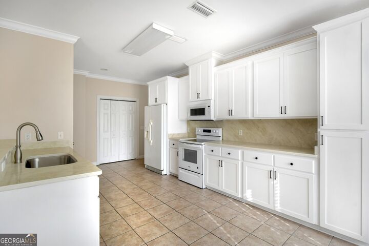 Property Photo:  161 Huntington Circle  GA 31525 