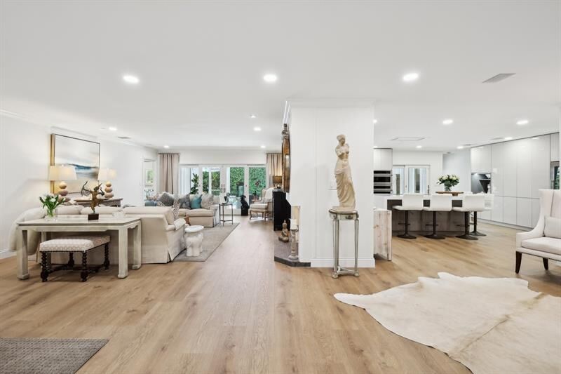 Property Photo:  2510 NE 47th St  FL 33308 