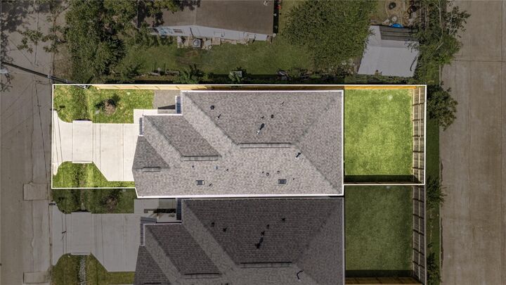 Property Photo: 5018 Golden Forest Drive TX 77091