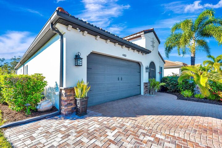 Property Photo: 4410 Baltry Court FL 34211