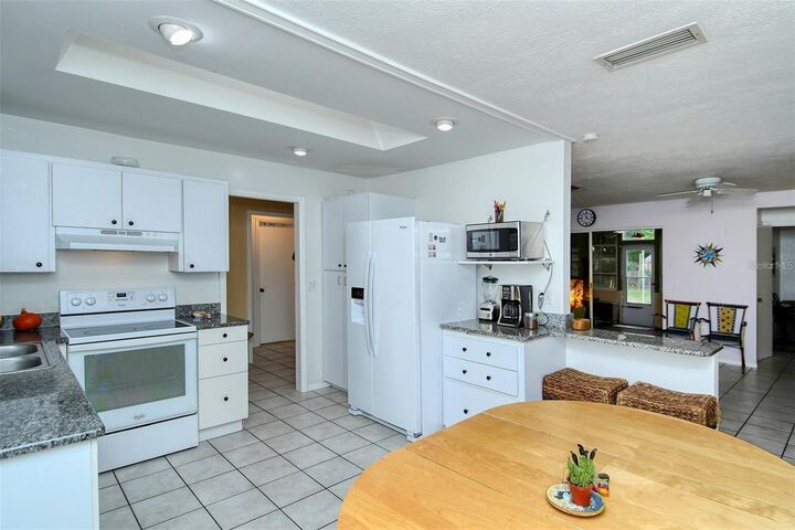 Property Photo: 4414 Longford Drive FL 34232