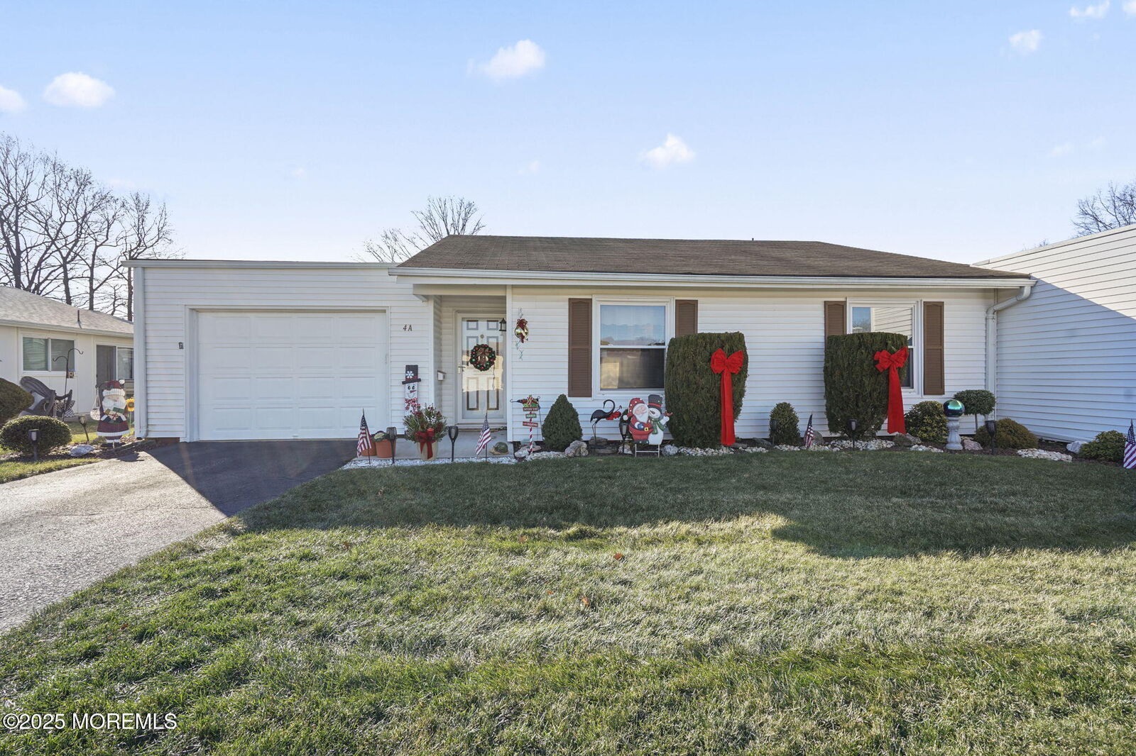 Property Photo:  4 Aspen Plaza  NJ 08831 