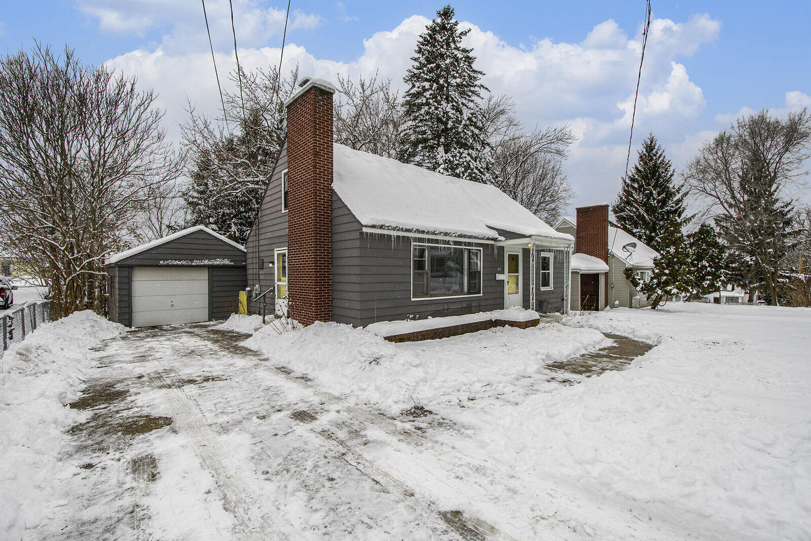 Property Photo:  315 Hall Street  MI 48809 