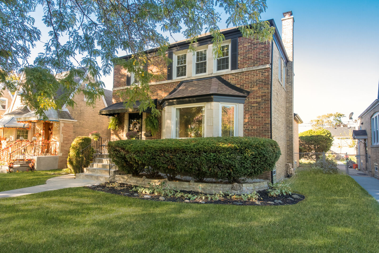 Property Photo:  3312 N New England Avenue  IL 60634 