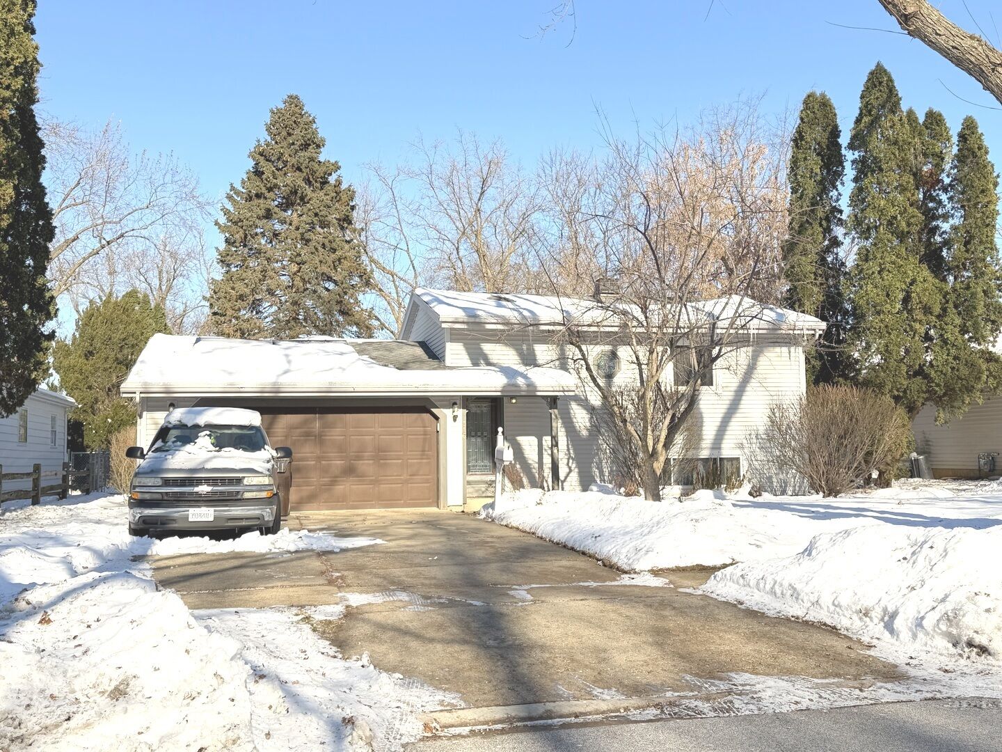 Property Photo:  316 Maplewood Lane  IL 60014 