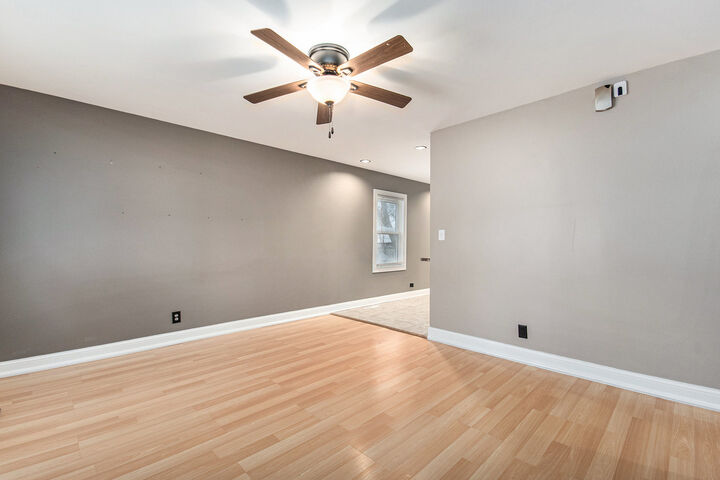 Property Photo:  107 Hickory Avenue  IL 60107 