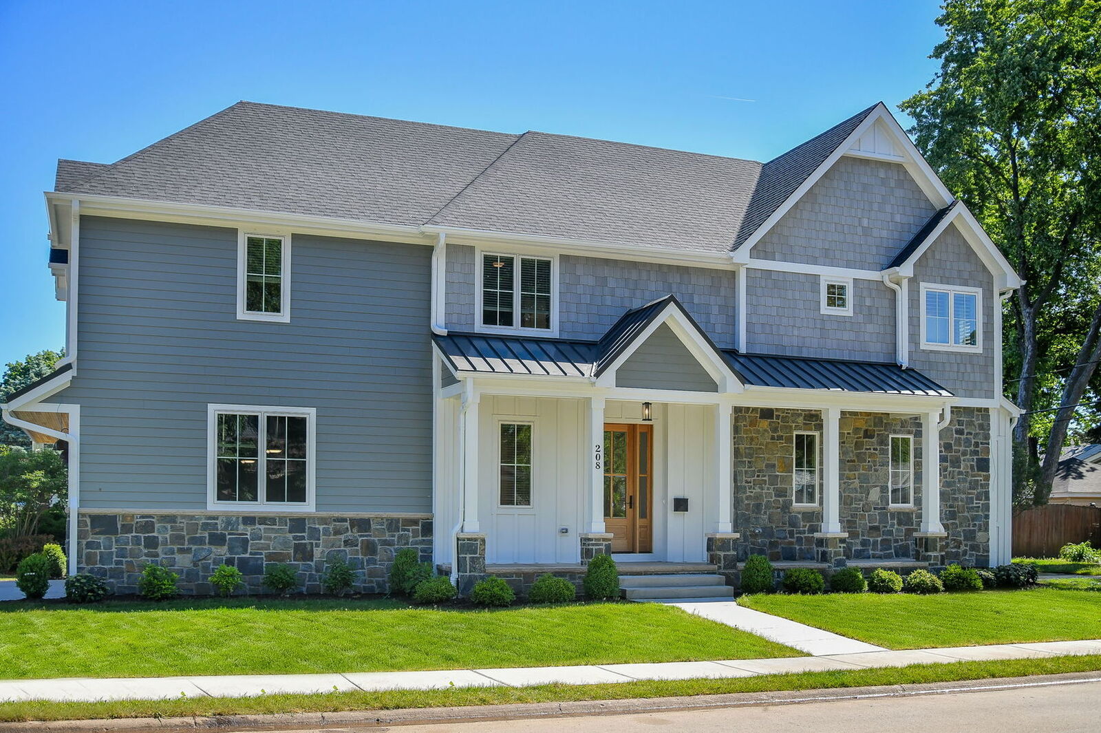 Property Photo: 208 W 14th Avenue IL 60563
