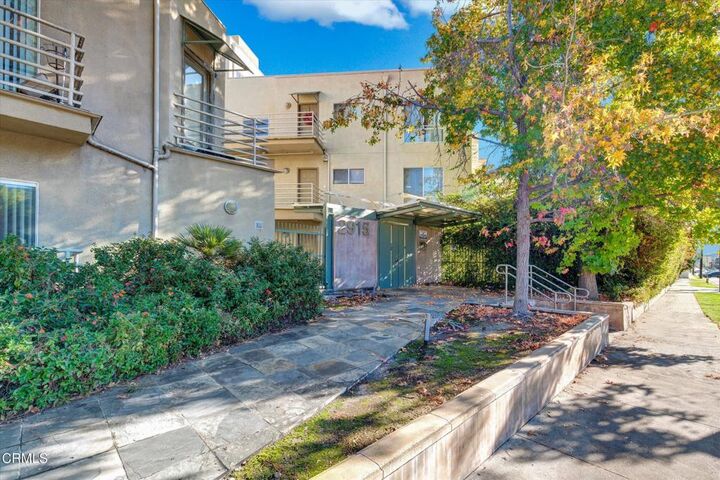 Property Photo: 2915 Montrose Avenue 628 CA 91214