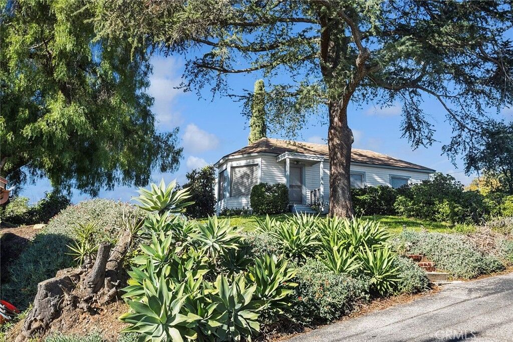 Property Photo:  1473 Vista Del Valle Way  CA 90631 