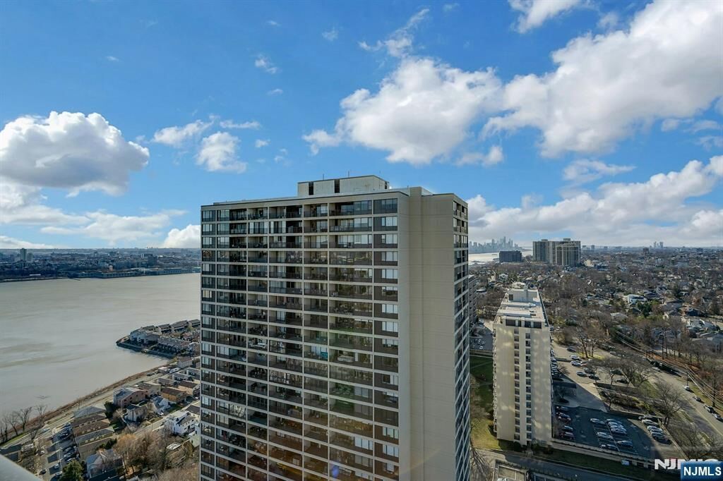 Property Photo: 6 Horizon Road 2602 NJ 07024