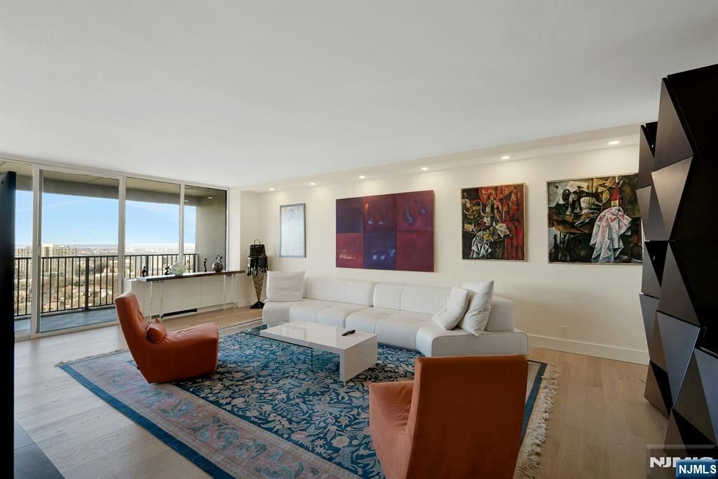 Property Photo:  6 Horizon Road 2602  NJ 07024 