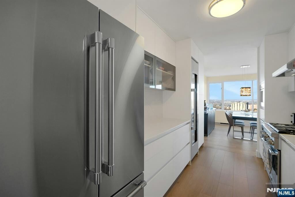 Property Photo: 6 Horizon Road 2602 NJ 07024