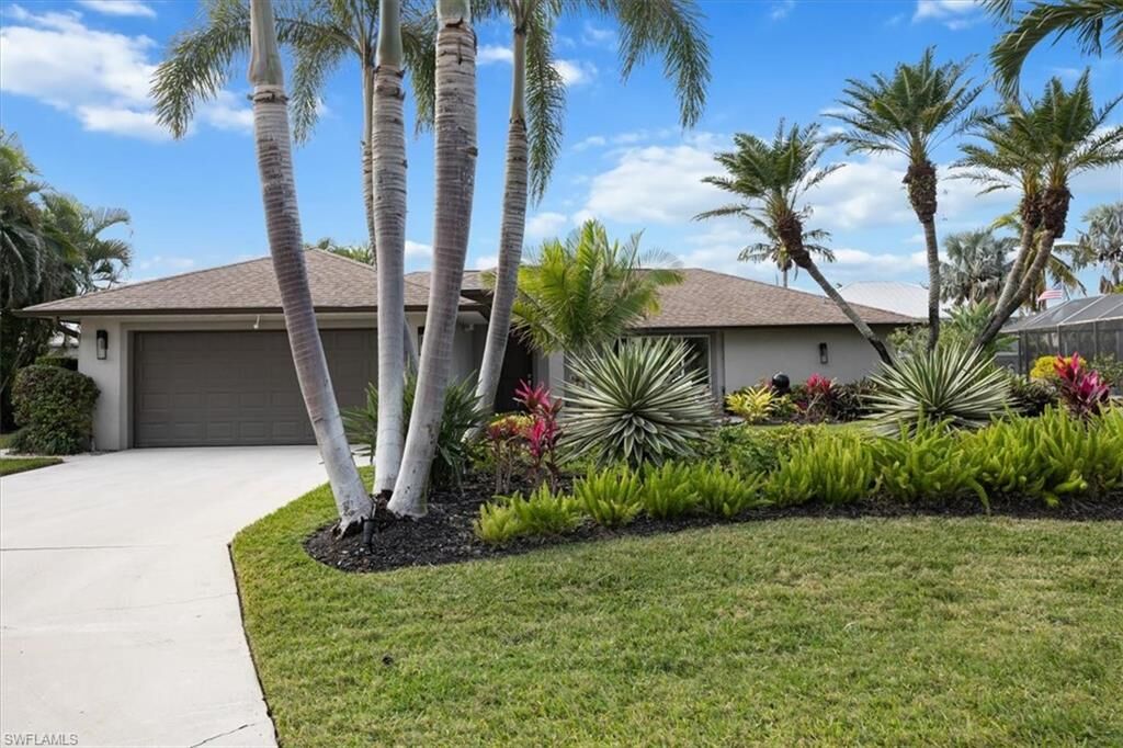 Property Photo: 27042 Harbor Dr FL 34135