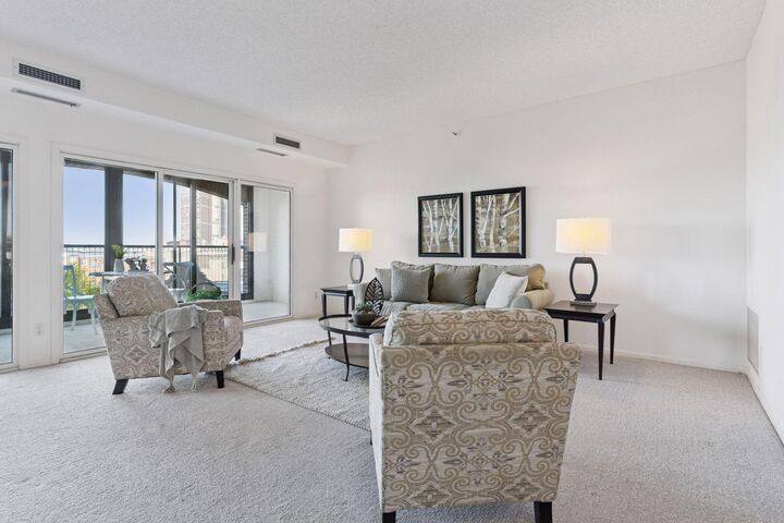Property Photo:  1201 Yale Place 403  MN 55403 