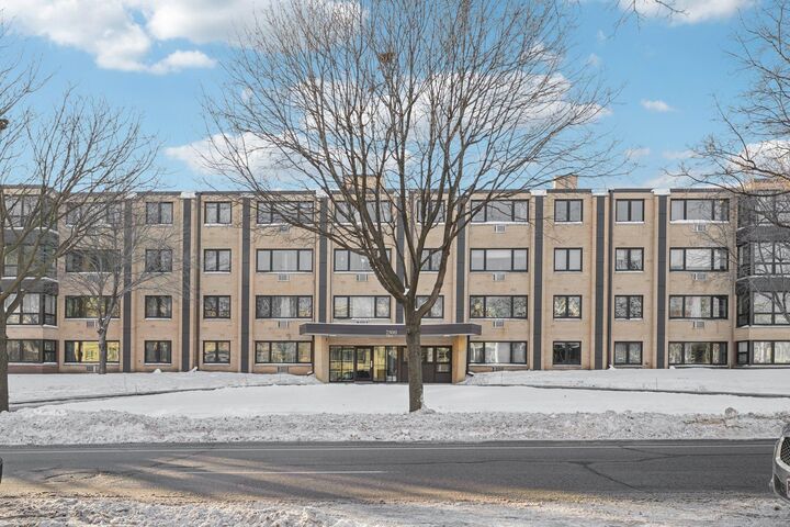 Property Photo:  2500 Blaisdell Avenue 211  MN 55404 