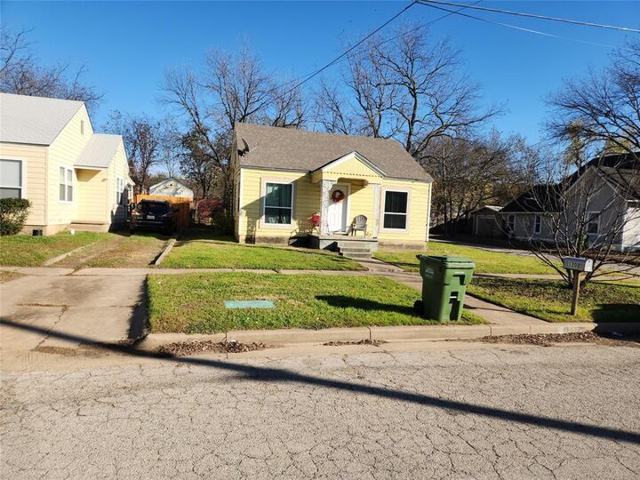 Property Photo:  1702 NW 1st Avenue  TX 76067 