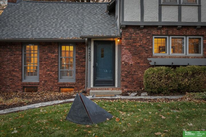 Property Photo: 4250 William Street NE 68105