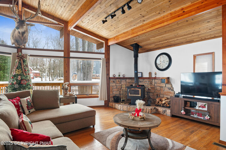 Property Photo:  7377 Ventnor Drive  PA 18466 