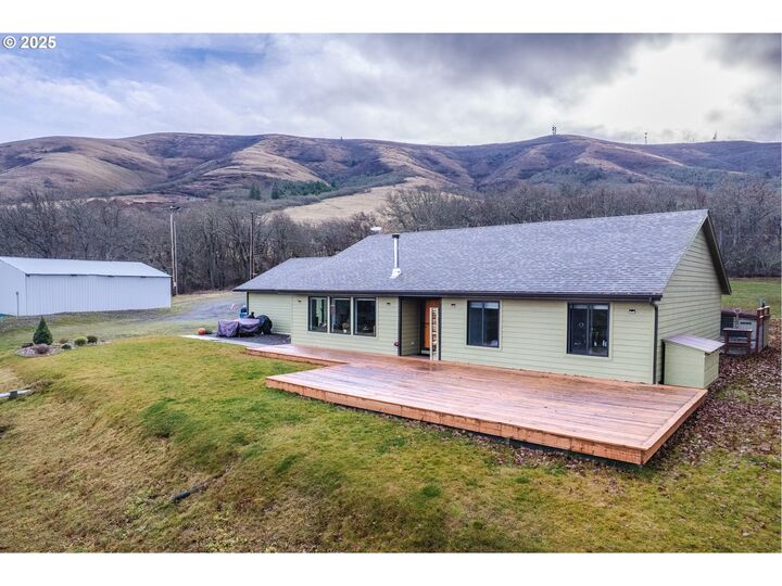 Property Photo: 1070 Centerville Hwy WA 98635