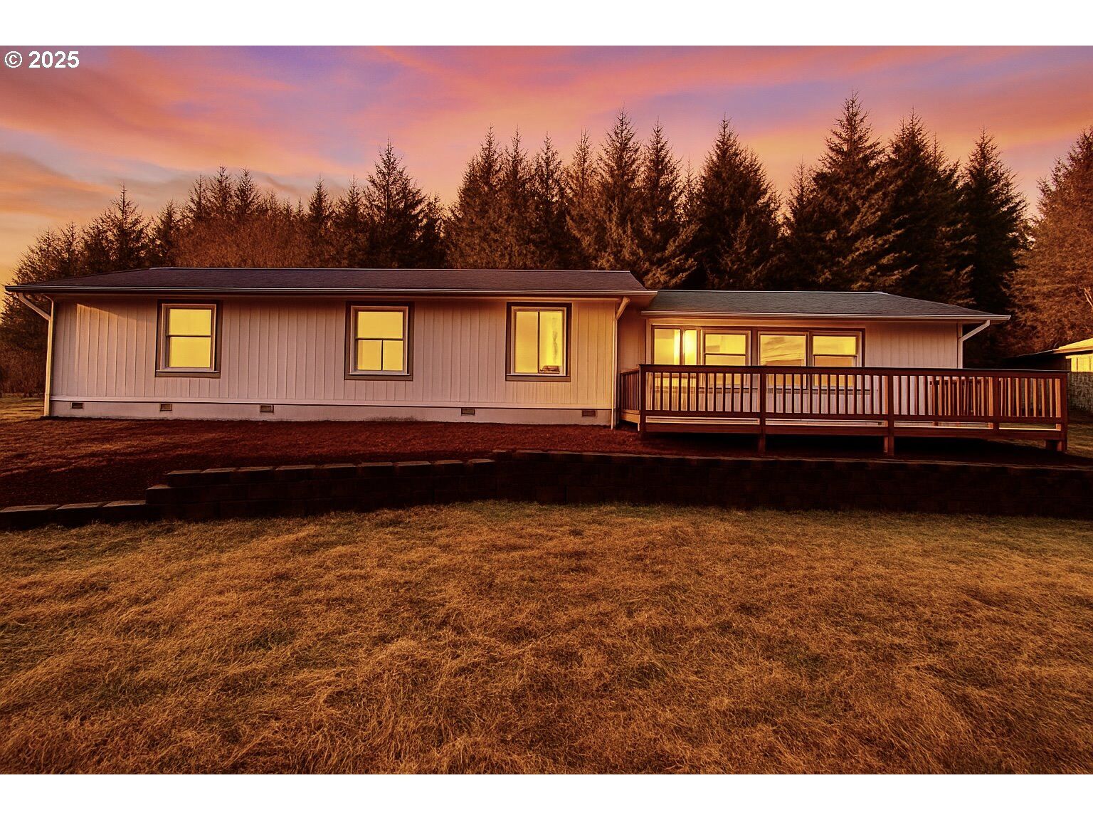 Property Photo:  73345 Apiary Rd  OR 97048 