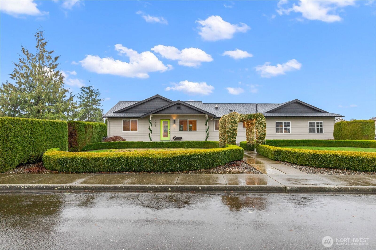 Property Photo:  1809  Pine Circle  WA 98264 