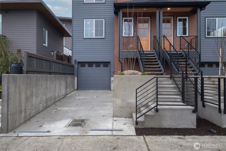 Property Photo: 2844 B 22nd Avenue W WA 98199