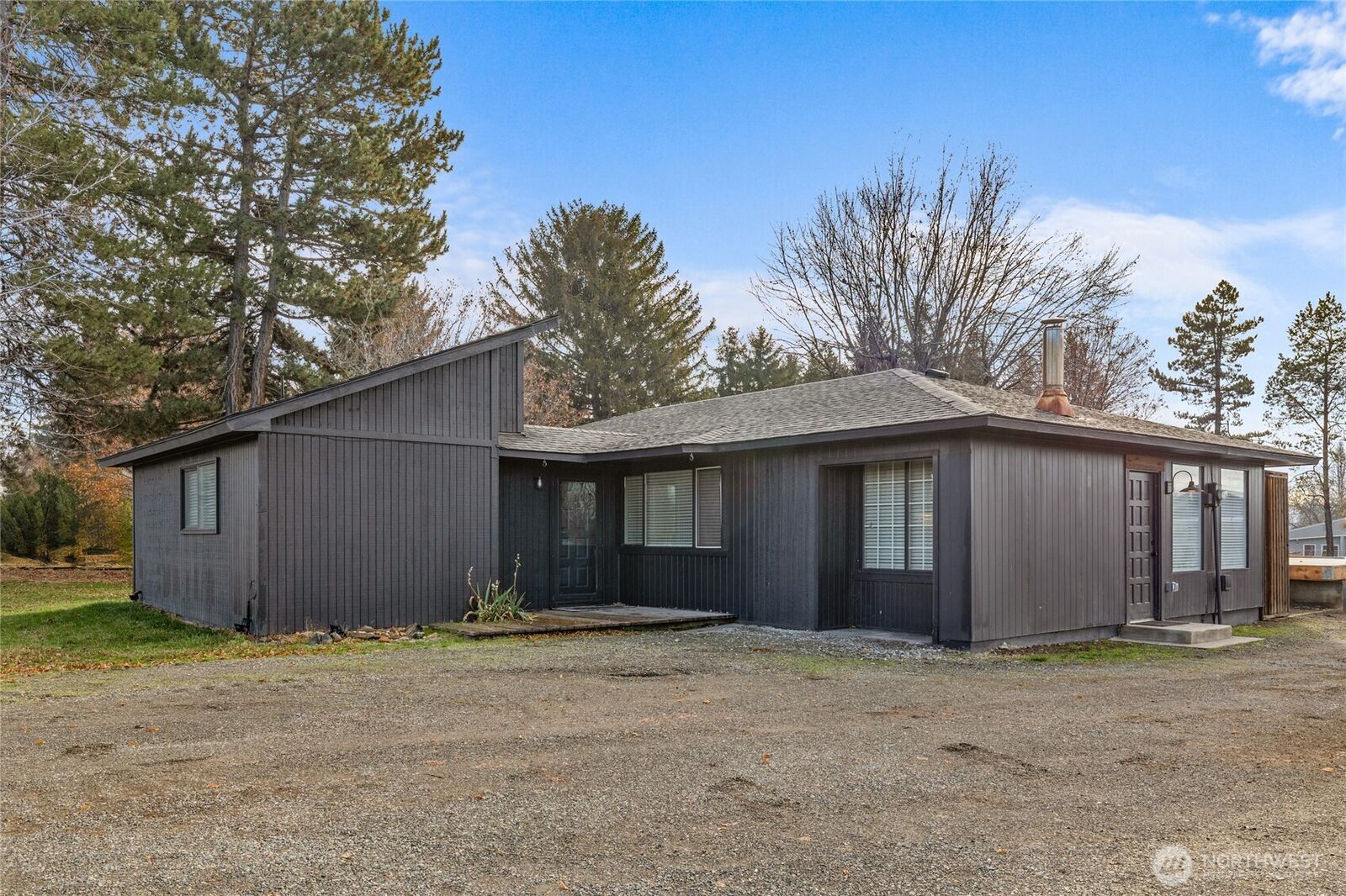 Property Photo:  806 W 15th Avenue  WA 98926 