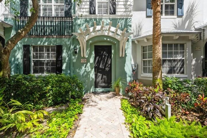 Property Photo: 310 E Mallory Circle FL 33483