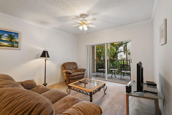 Property Photo:  2202 Tuscany Way  FL 33435 
