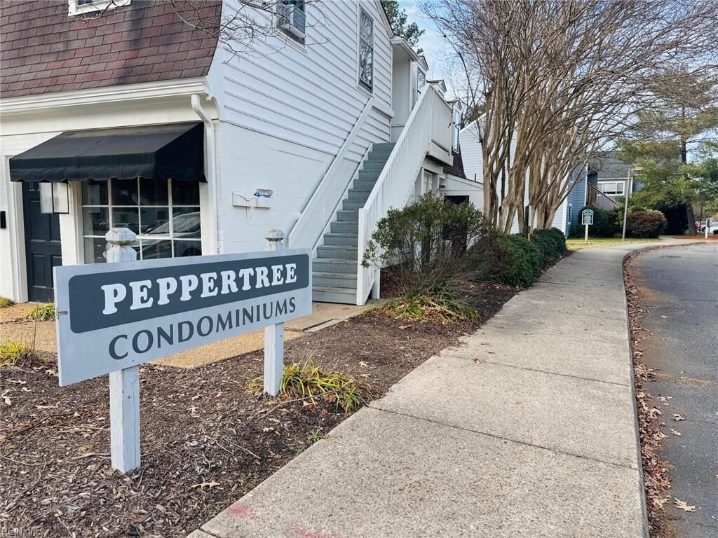 Property Photo:  1203 Jamestown Rd E4  VA 23185 