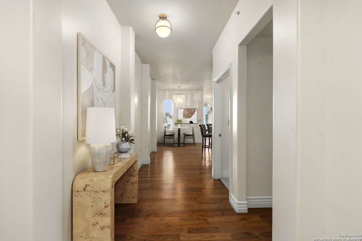 Property Photo: 215 Center St 203 TX 78202