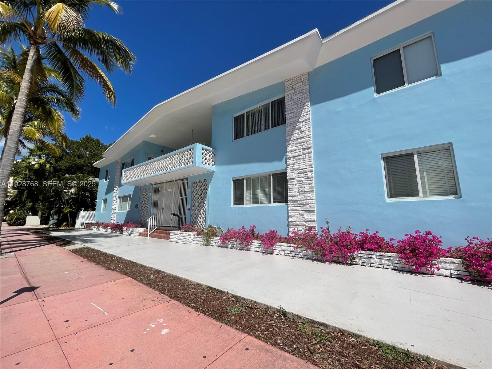 Property Photo: 401 Collins Ave 21 FL 33139