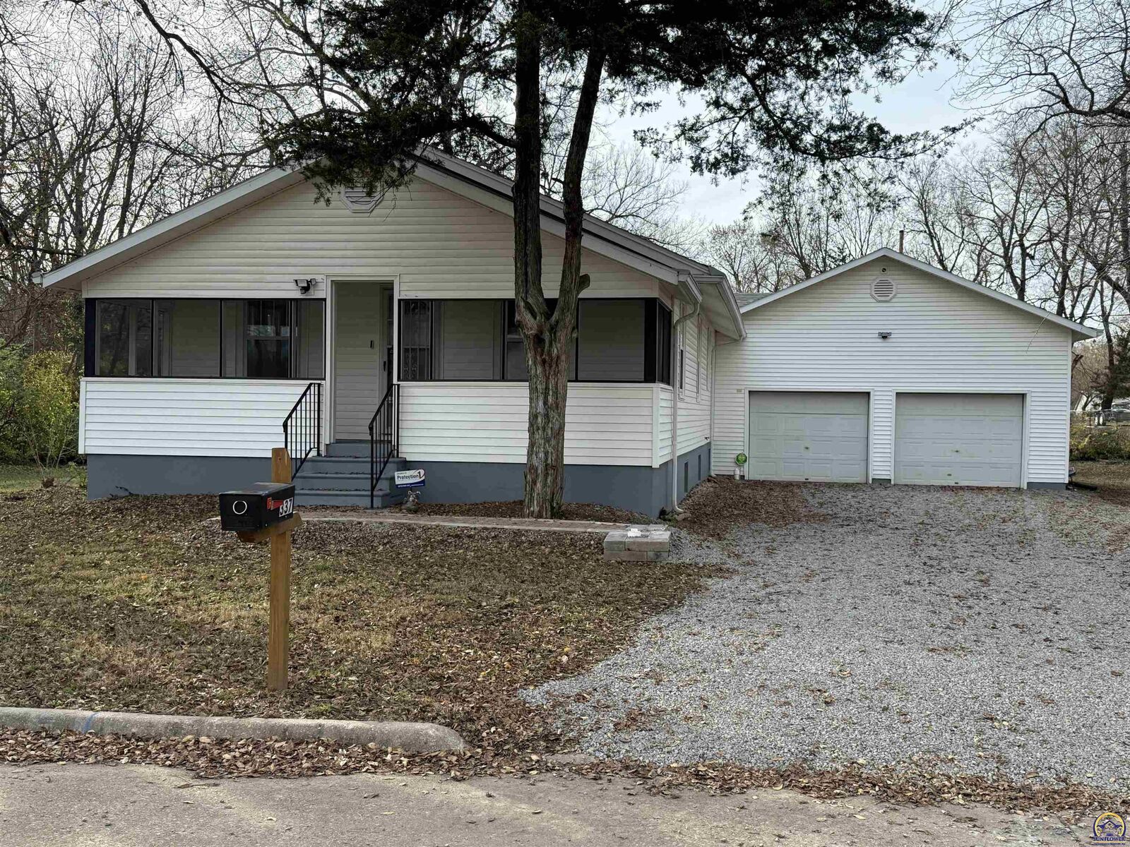 Property Photo:  337 SE Norwood St  KS 66607 