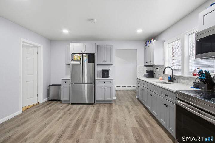 Property Photo:  590 North Walnut Street  CT 06704 