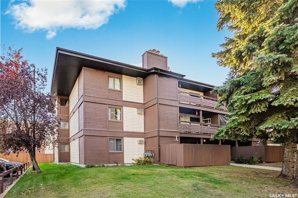 Property Photo: 437 Pendygrasse Road 302 SK S7M 5C1