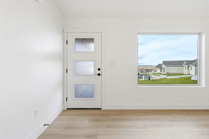 Property Photo: 6448 W 29th Ct WA 99338