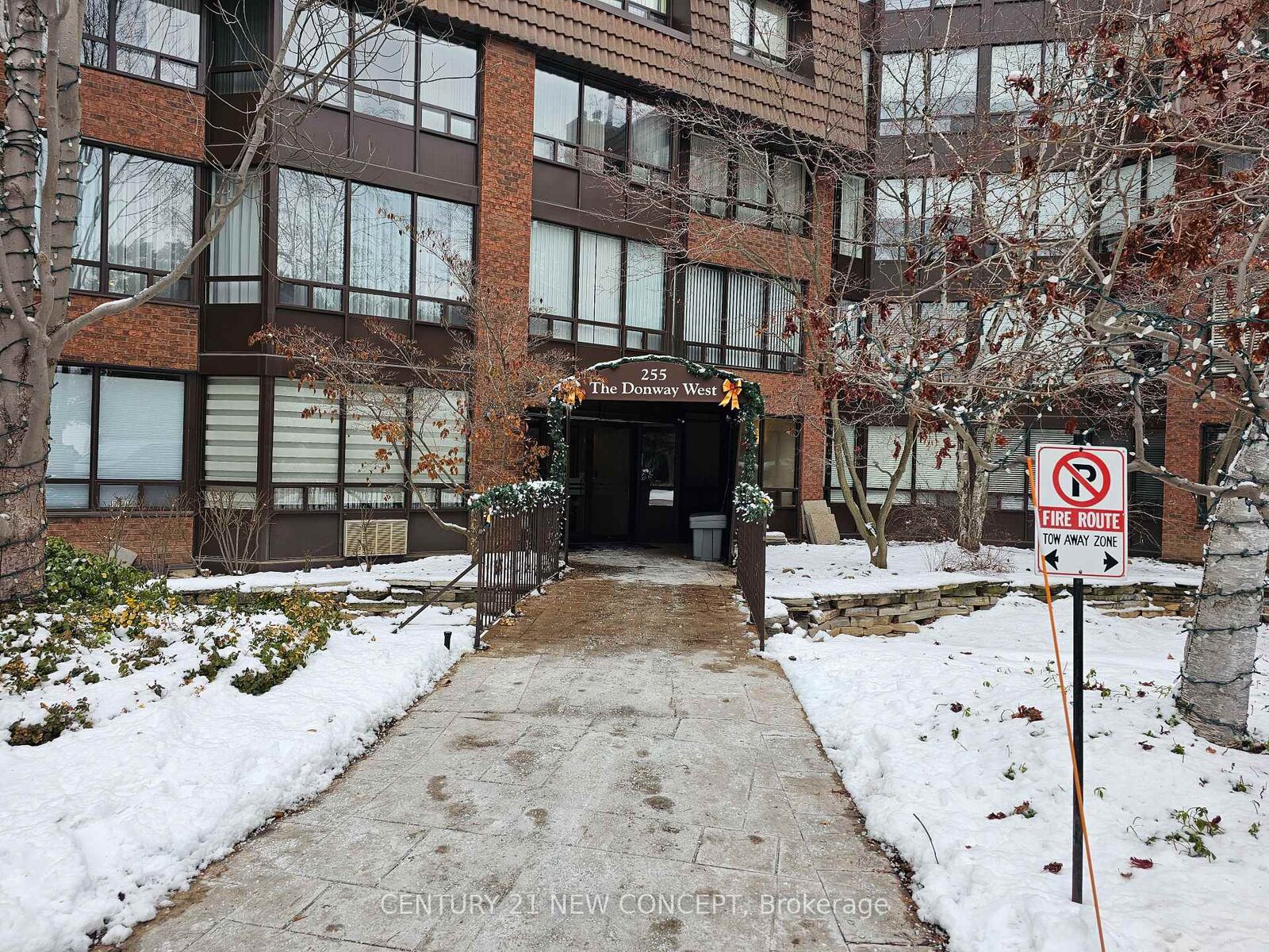 Property Photo:  255 The Donway W N/A # 123  ON M3B 3M3 