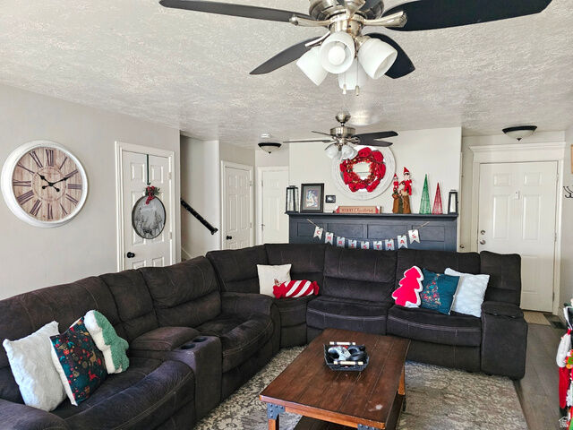 Property Photo: 2007 N Belmont Dr UT 84045