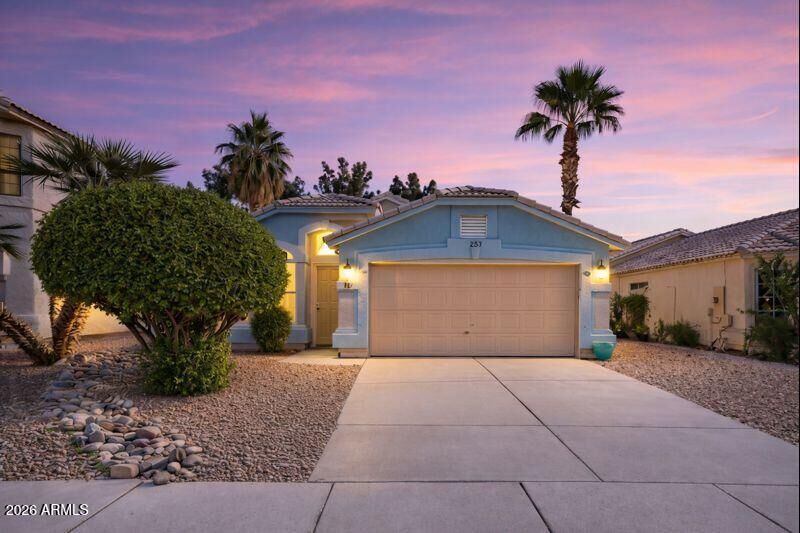 Property Photo:  941 N Blackbird Drive  AZ 85234 