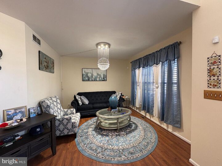 Property Photo:  8 Creekwood Drive  NJ 08505 